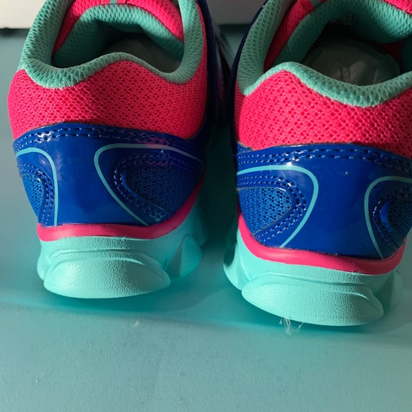 NWT GIRLS CHAMPION VINTAGE RUNNING SHOES - Picture 13 of 16